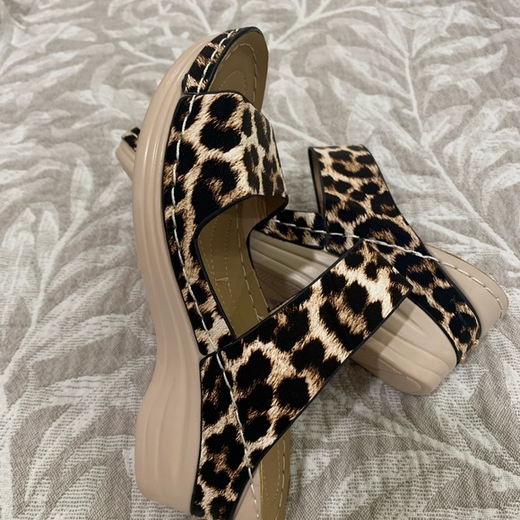 Brand new animal print sandals size 7 - Picture 4 of 7